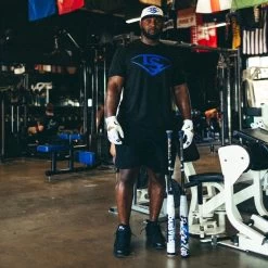 2023 Louisville Slugger Everett Williams 2.0 12" USSSA Slowpitch Softball Bat: WBL2738010 -Baseball Supply Store 2023 Louisville Slugger Everett Williams Pass Em Out Slowpitch Softball bat Lifestyle 3